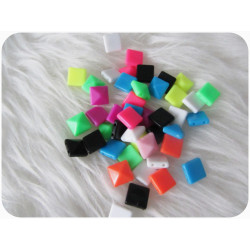 Kunstoffperlen NEON Pyramiden